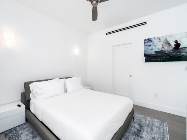 Miami Waterfront Luxury Villa - 4 Bedrooms Boater`s Retreat with Gym & Pool
